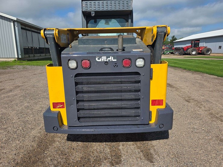 2019-gehl-v270-image-21