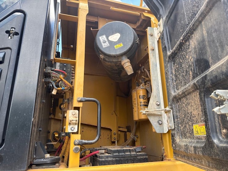 2015-caterpillar-336fl-image-19
