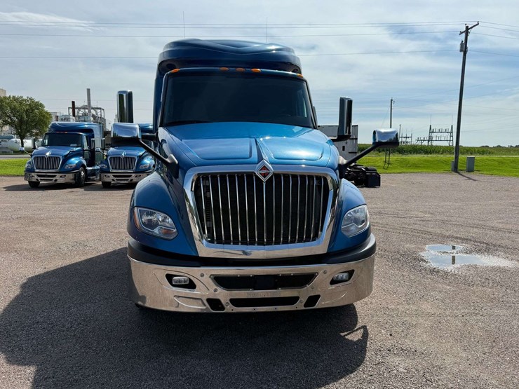 2020-ih-lt625-sleeper-semi,-435,369-miles-on-truck-(complete-overhaul-@-232,740-miles-with-paperwork-image-4