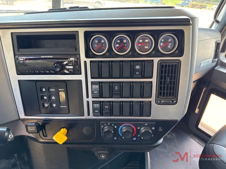 2021-mack-gr64f-granite-dump-truck-image-21