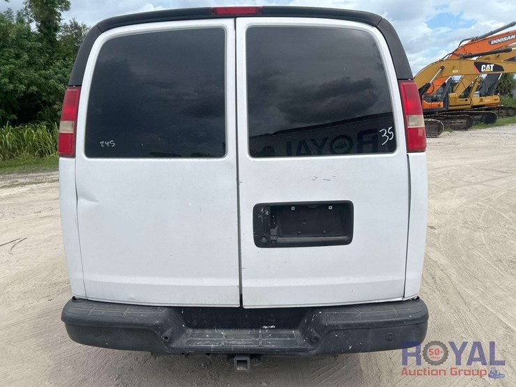 2017-chevrolet-express-2500-image-21