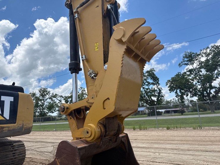 2015-caterpillar-336fl-image-23