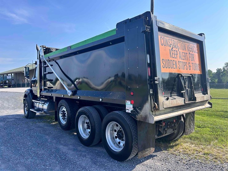 2022-western-star-tri-axle-dump-image-7
