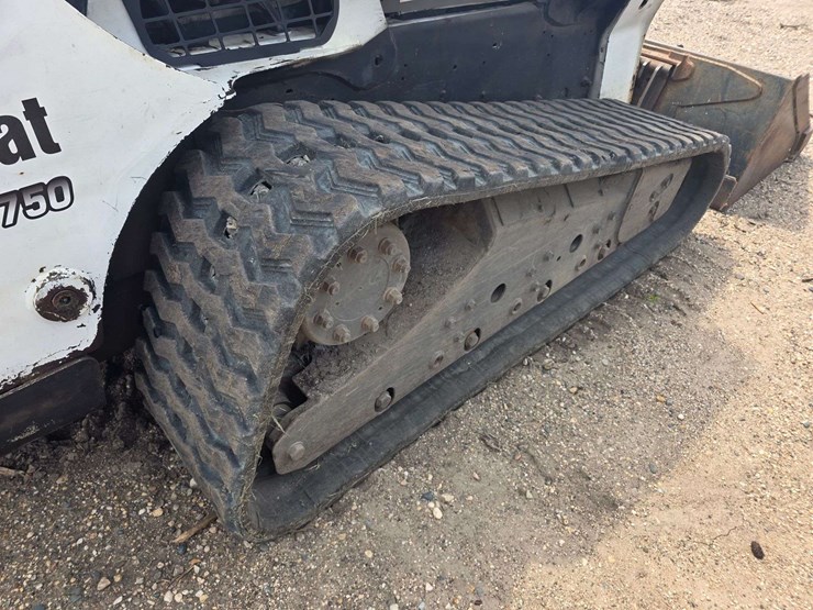 2013-bobcat-t750-image-26