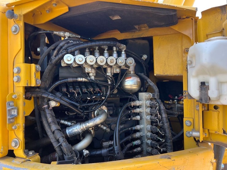 2017-komatsu-pc228us-lc-10-image-29