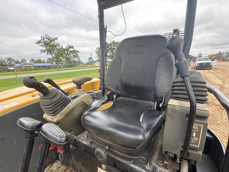 2015-caterpillar-305e2-cr-image-25