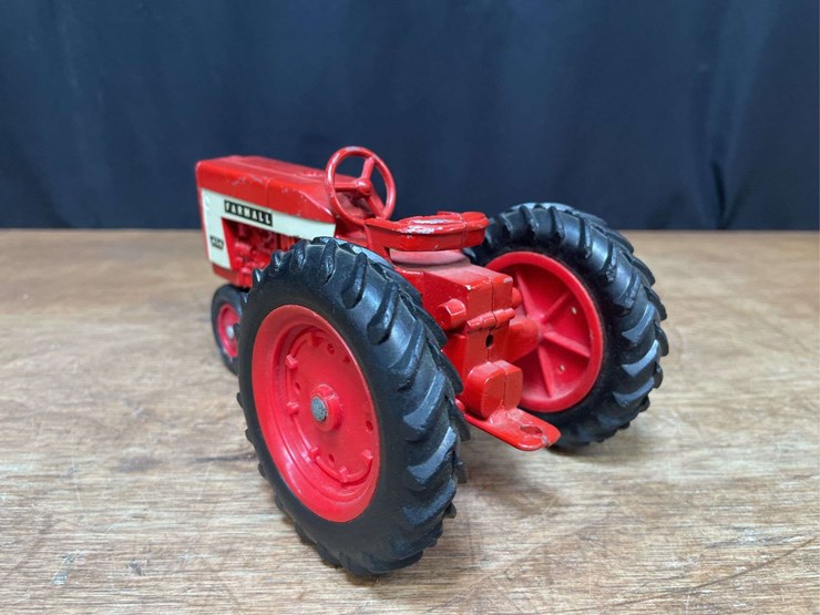 1/16-farmall-404-ertl-image-3