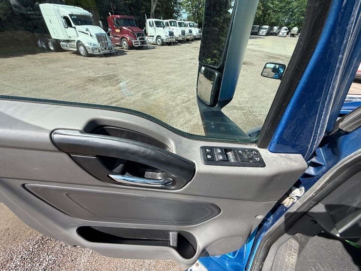 2020-ih-lt625-sleeper-semi,-435,369-miles-on-truck-(complete-overhaul-@-232,740-miles-with-paperwork-image-43