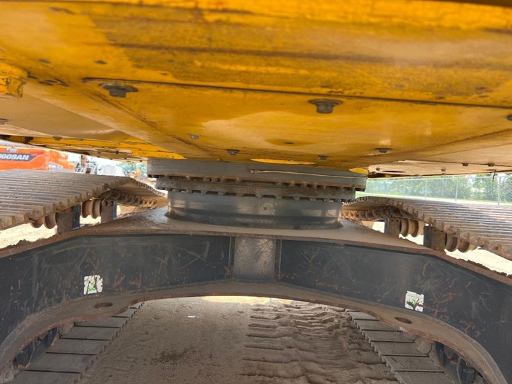 2019-komatsu-pc290-lc-11-image-24