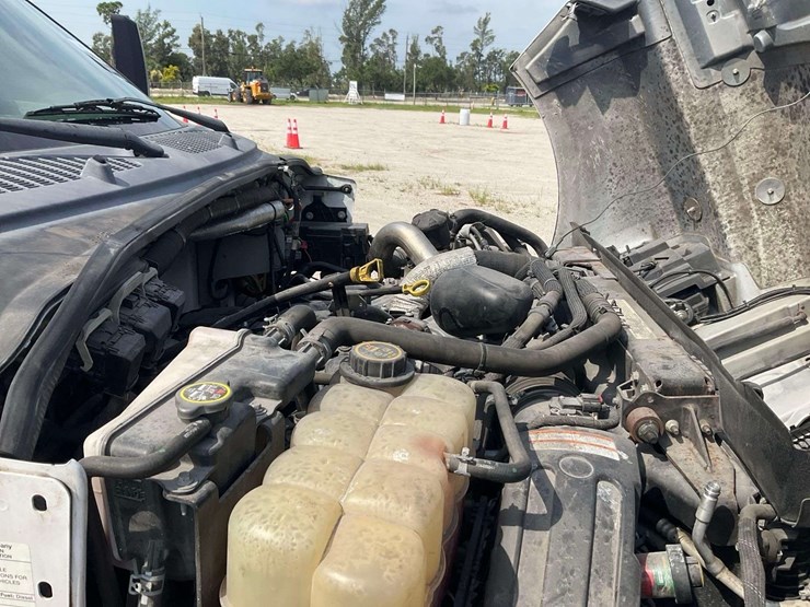 2017-ford-f650-image-14