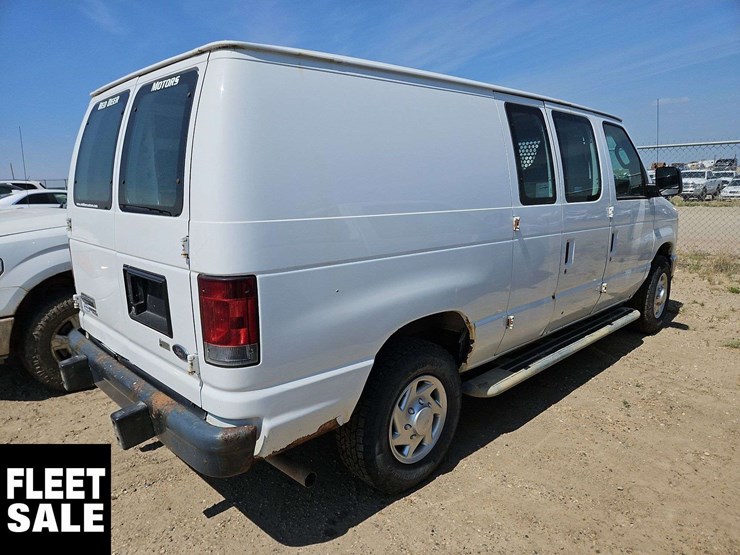 2012-ford-cargo-image-9