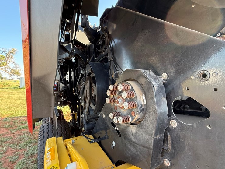 2020-new-holland-big-baler-340-image-26