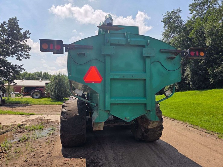 houle-7300-gallon-manure-tank,-3-axle,-front-and-back-axles-steer,-725/65-26-tires,-was-used-in-spri-image-20