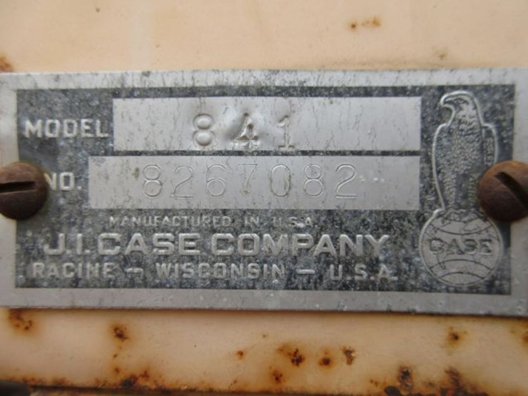 case-830-tractor-image-9