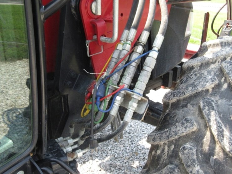 case-ih-farmall-105c-image-11