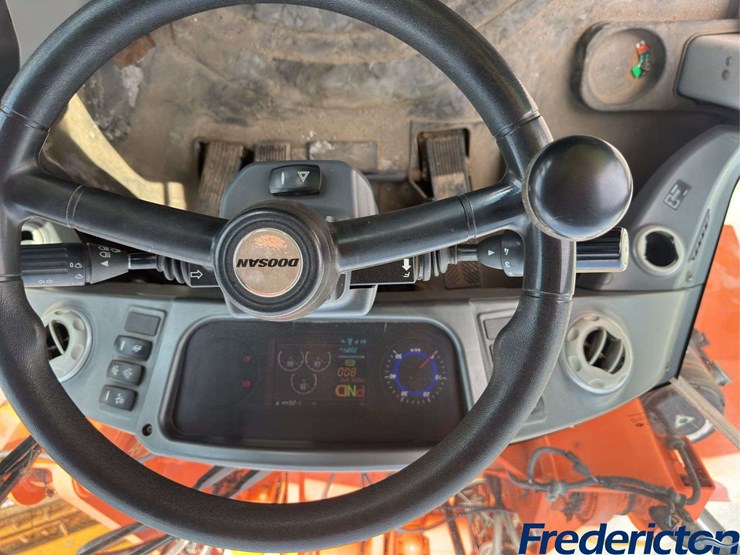 2014-doosan-dl250-image-22