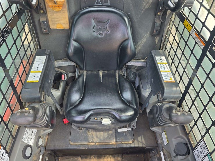 2013-bobcat-t750-image-34