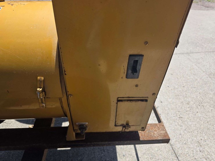 katolight-pto-generator-model:-35lr1,-540-pto,-35-kw,-120/240v,-1800-rpm,-on-cart-with-15”-tires-on-image-8