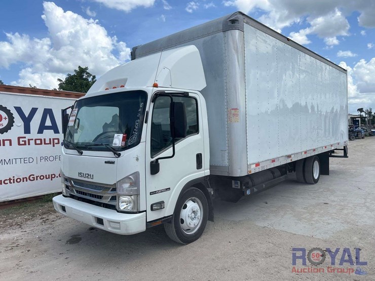 2016-isuzu-npr-image-1