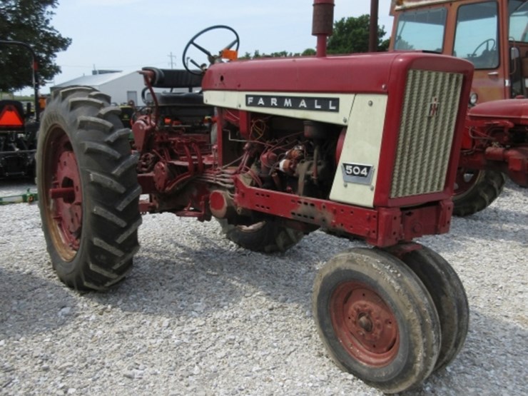 ih-farmall-504-tractor-image-2