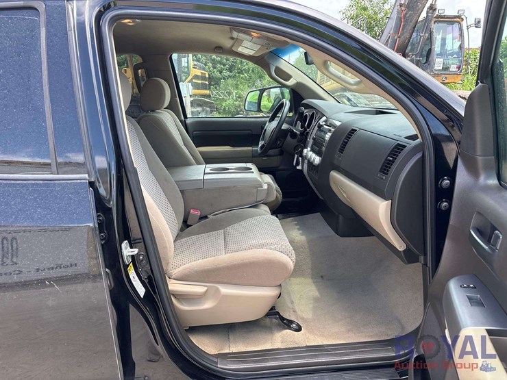 2010-toyota-tundra-image-23