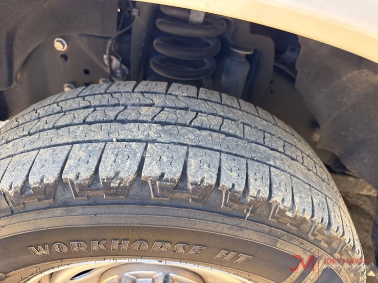 2021-ford-f250-xl-image-8
