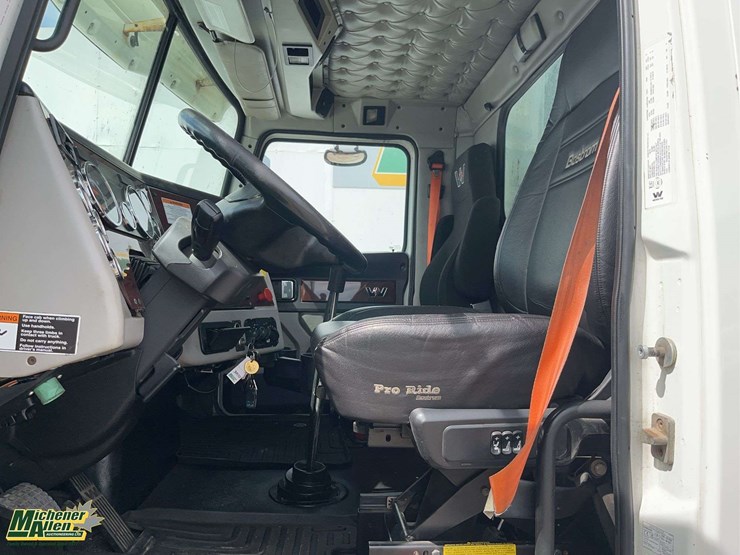 2017-western-star-5700xe-image-8