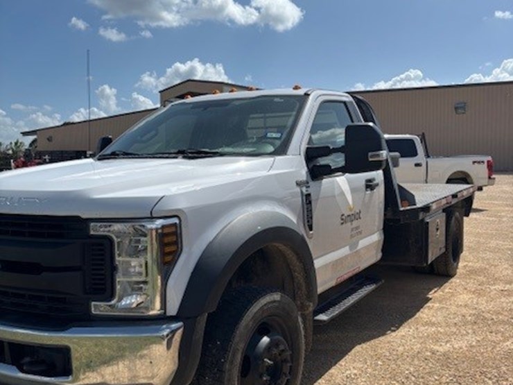 2018-ford-f550-image-1