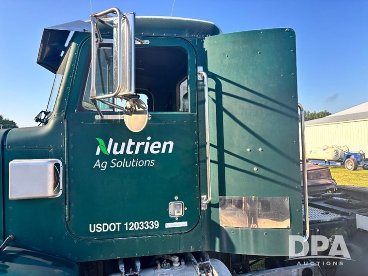 1993-peterbilt-377-image-22