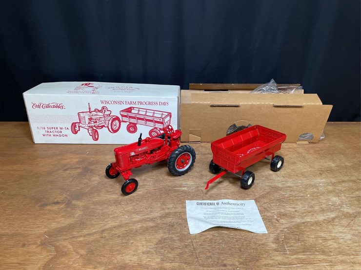 1/16-farmall-super-m-ta-+-wagon-1996-wisconsin-nib-ertl-image-1