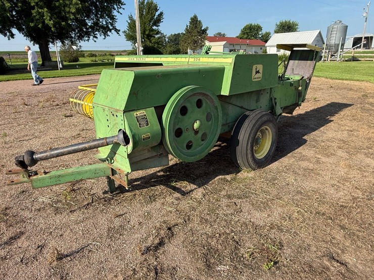 john-deere-336-image-11