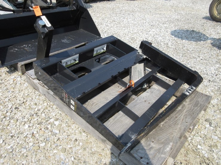 wolverine-mini-skid-steer-pallet-forks-image-2