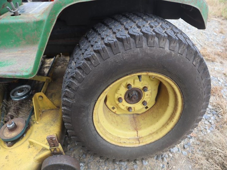 john-deere-300-image-11