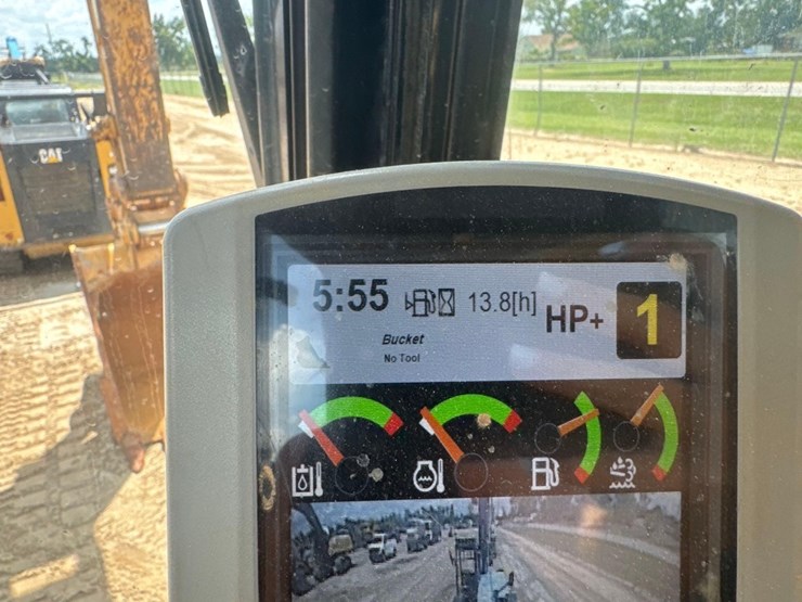2016-caterpillar-325fl-image-32