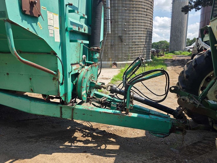houle-7300-gallon-manure-tank,-3-axle,-front-and-back-axles-steer,-725/65-26-tires,-was-used-in-spri-image-30