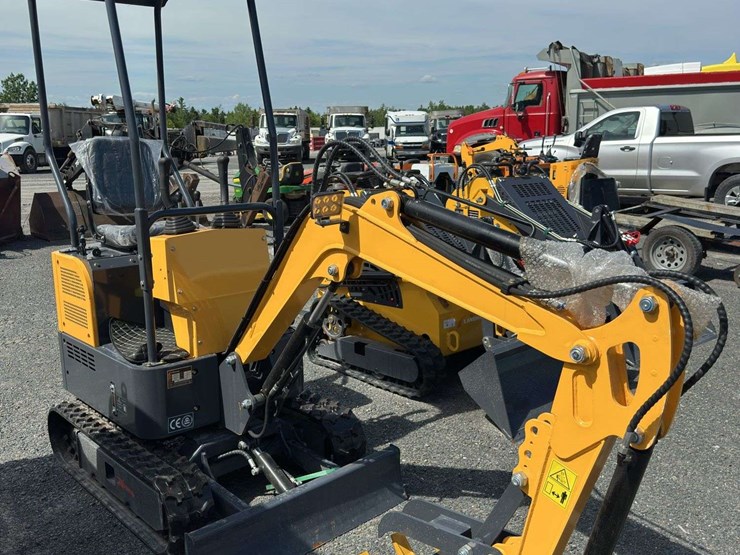 2025-landhero-ldh-kn16-hydraulic-mini-excavator-image-2