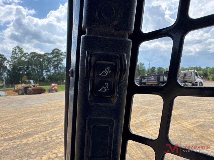 2022-bobcat-t770-image-18