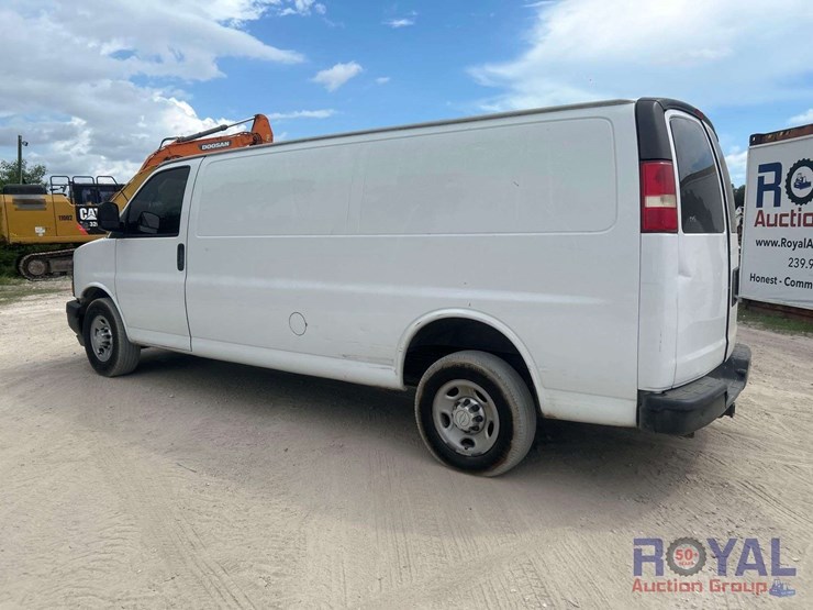2017-chevrolet-express-2500-image-4