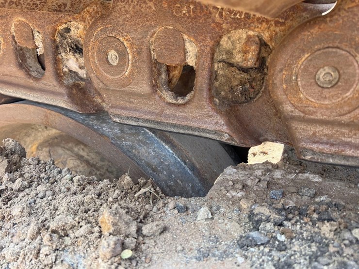 2015-caterpillar-d9t-image-11