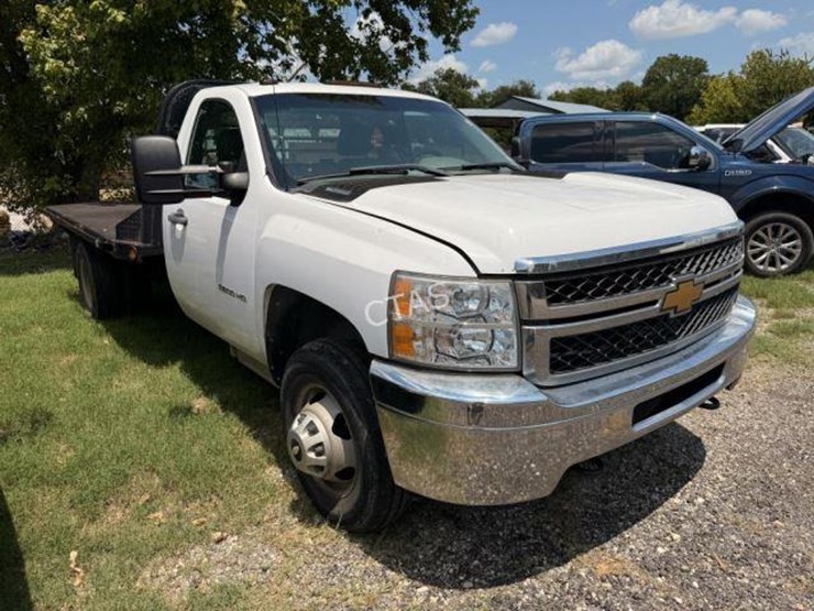 2012-chevrolet-3500-image-2