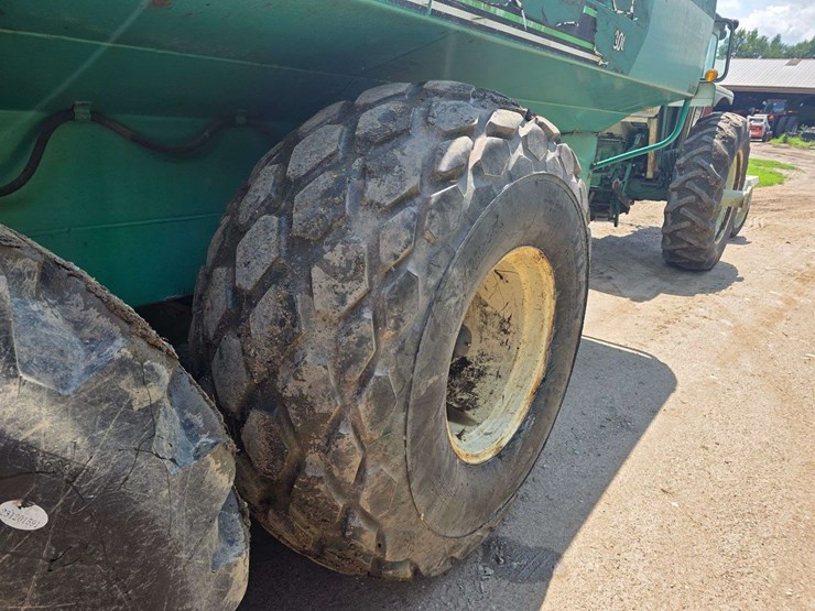 houle-7300-gallon-manure-tank,-3-axle,-front-and-back-axles-steer,-725/65-26-tires,-was-used-in-spri-image-26