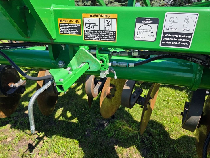 2016-john-deere-18-image-27
