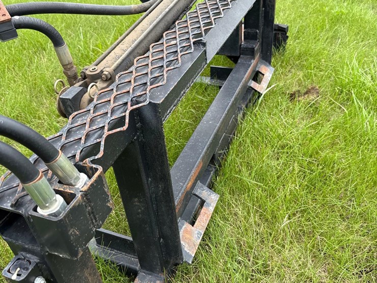 skidloader-quick-tach-groomer-image-12