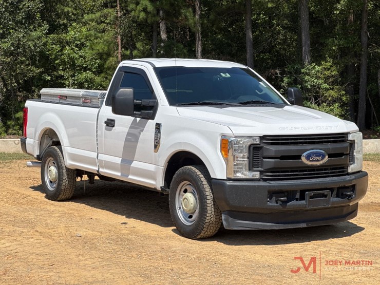 2017-ford-f250-xl-image-1