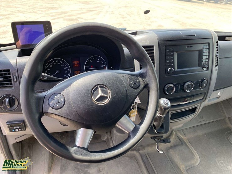 2016-mercedes-benz-sprinter-2500-image-30