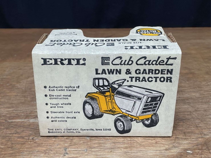 1/16-ih-cub-cadet-l&g-nib-ertl-image-4