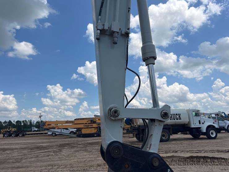 2022-takeuchi-tb2150-image-12