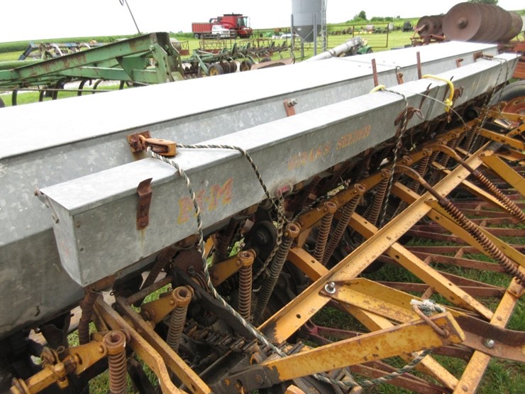 m-&-m-grain-drill-image-3
