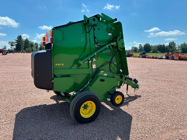 2022-john-deere-450e-image-4
