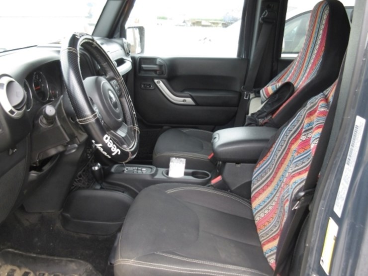 2017-jeep-wrangler-unlimited-sahara-image-6